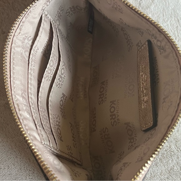 MICHAEL KORS Wristlet (Excellent Condition) - Picture 7 of 7